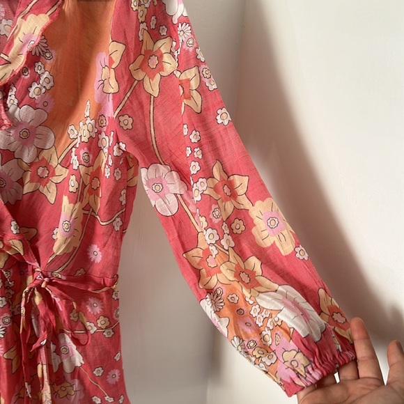 Alex and Parker Faux Wrap Floral Blouse. Size M - Picture 6 of 11